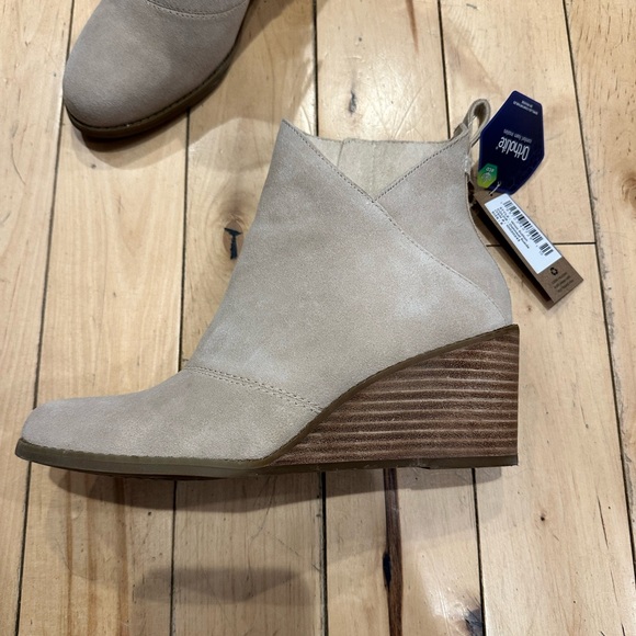 Toms Sutton Oatmeal Suede Wedge Ankle Boots Size 8 - Picture 2 of 3